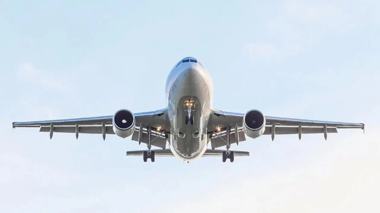 alman havayolu sirketi lufthansada 4 bin kisiyi isten cikarma karari yapay zeka ayrintisi pLJqge21