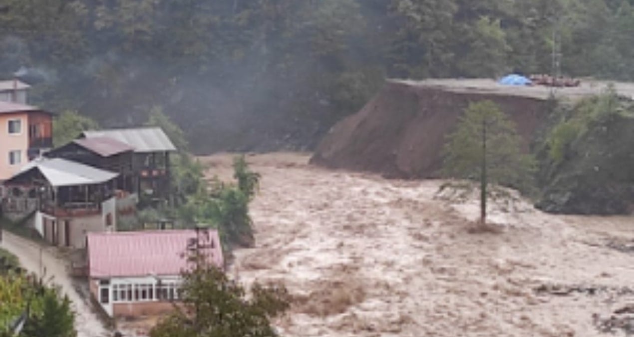 artvin borckada saganak sele donustu karagol ve koy yollari sular altinda kaldi B4UfPzOv