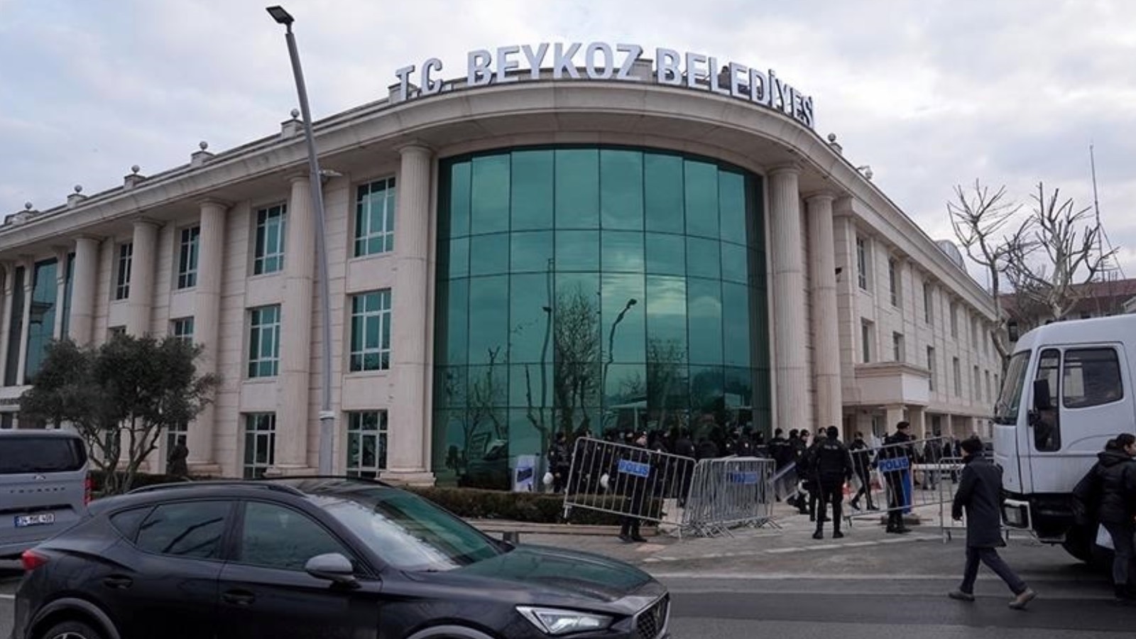 beykoz belediye baskanvekilinden sonra iki meclis uyesi daha istifa etti chp cogunlugu kaybetti FYBCLGkm