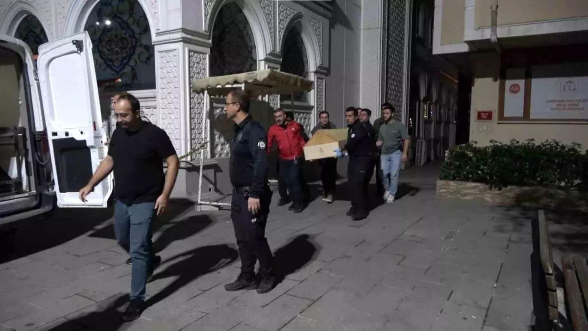 cekmekoyde cami tuvaletinde genc adam olu bulundu Pjfj5Hu8