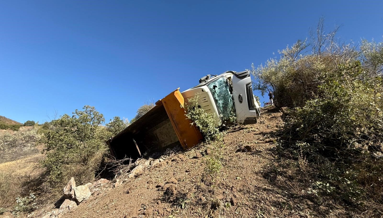 corumda freni bosalan kamyon sarampole devrildi xOAfBDg9