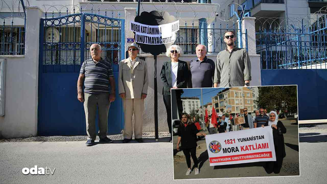 mora katliaminin 204uncu yil donumu yunanistanin edirne konsoloslugu onune siyah celenk birakildi lQ4957J7