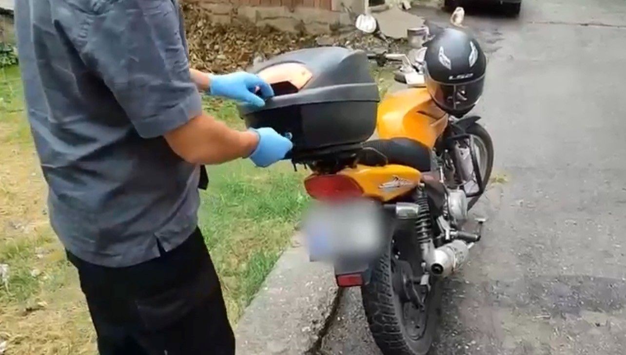 samsunda supheli motosikletten uyusturucu cikti I3hacYcd