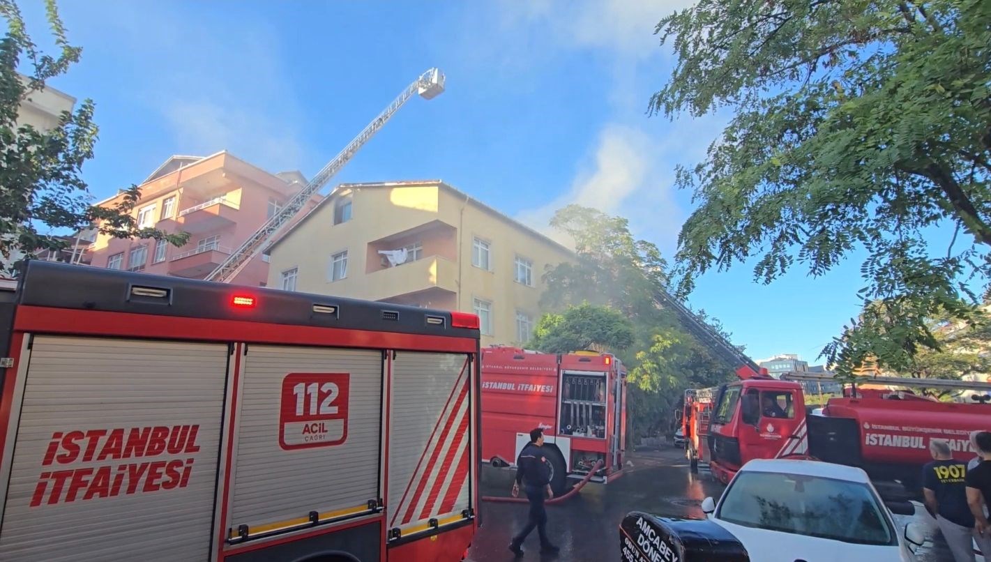 uskudarda yangin yanindaki binaya da sicradi XDqgQKQN