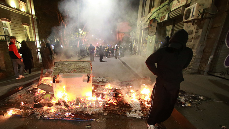 gurcistanda polis ve gostericiler karsi karsiya geldi 27 kisi yaralandi frubrws3