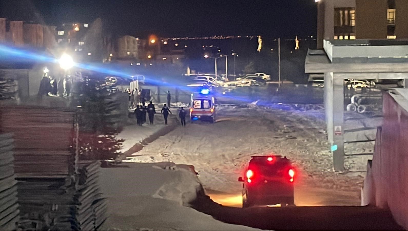 iscilerin yuksek sesle konusma kavgasi kanli bitti 1i agir 4 yarali ThGdjvWV