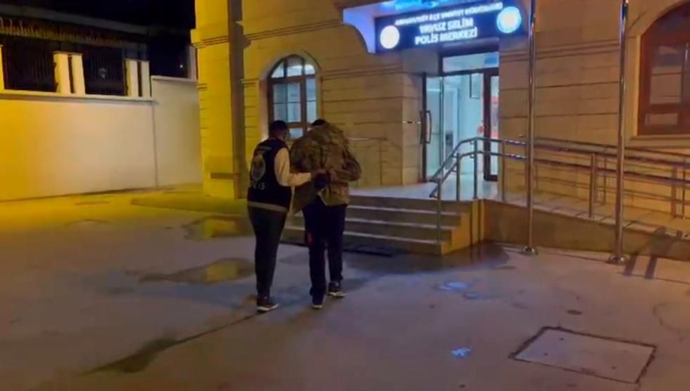 istanbulda genc kiza durakta taciz supheli yakalandi jrOPWLZi