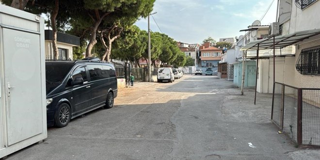 izmirde eski es dehseti sokak ortasinda bicaklayarak oldurdu R1YQPhEr.jpg