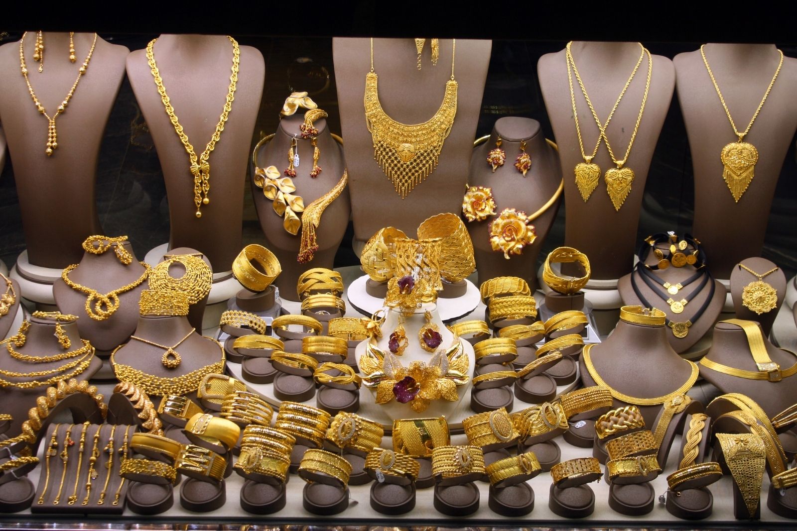 altin gune yukselisle basladi grami 5 bin 368 liradan islem goruyor eVq8MeKT.jpg