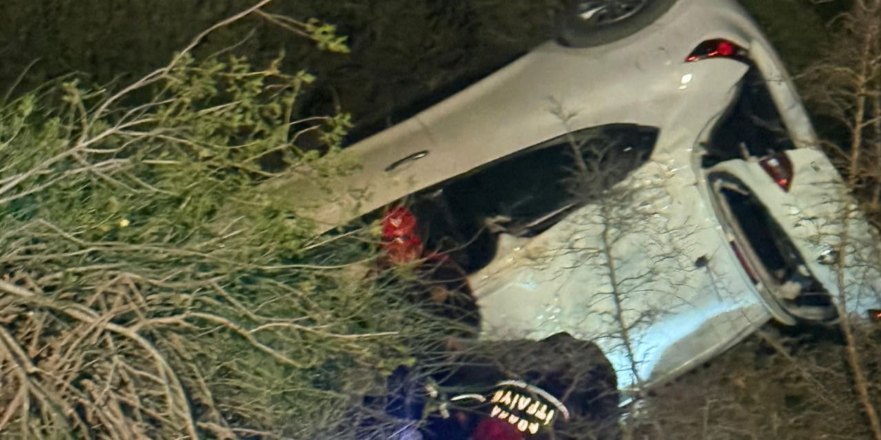 otomobil ucurumdan yuvarlandi surucu halatla cikarildi sVkW5Hug.jpg